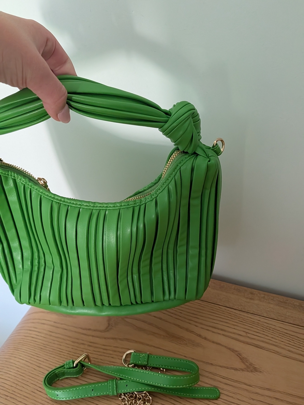 Green Knotted Handle Pleated Shoulder Bag - Picture 2 of 3